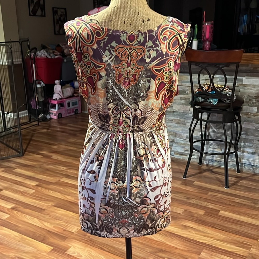 Size L patterned top with gems at neckline - Picture 4 of 4